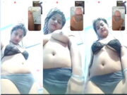 Sexy Desi Girl Shows Her Boobs