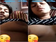 Desi Girl Shows her Boobs